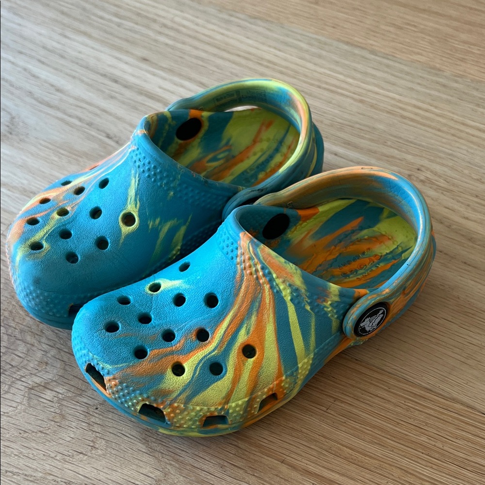 CROCS Kids water clog Shoes in Blue yellow and Orange - Picture 3 of 3